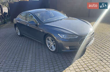 Лифтбек Tesla Model S 2016 в Львове