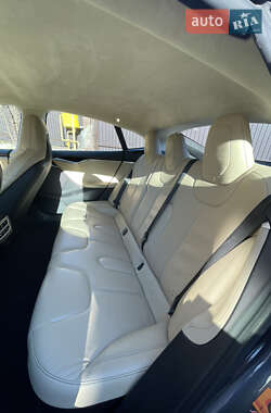 Лифтбек Tesla Model S 2016 в Львове