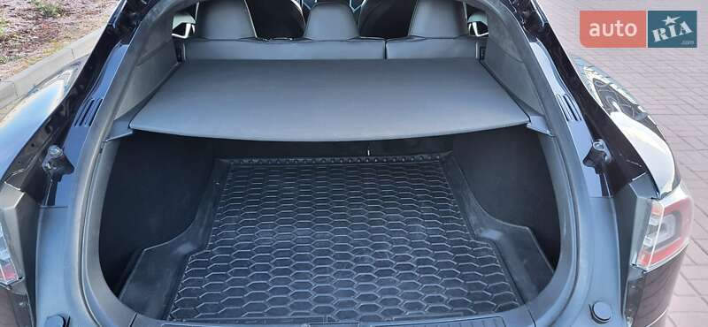 Лифтбек Tesla Model S 2017 в Полтаве