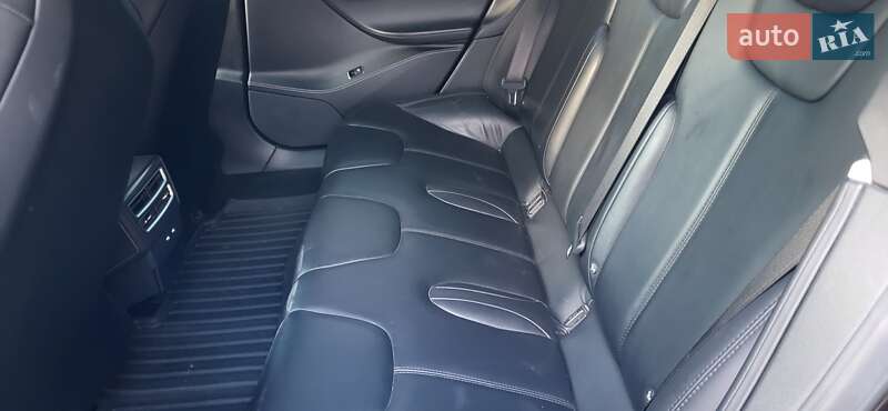 Лифтбек Tesla Model S 2017 в Полтаве