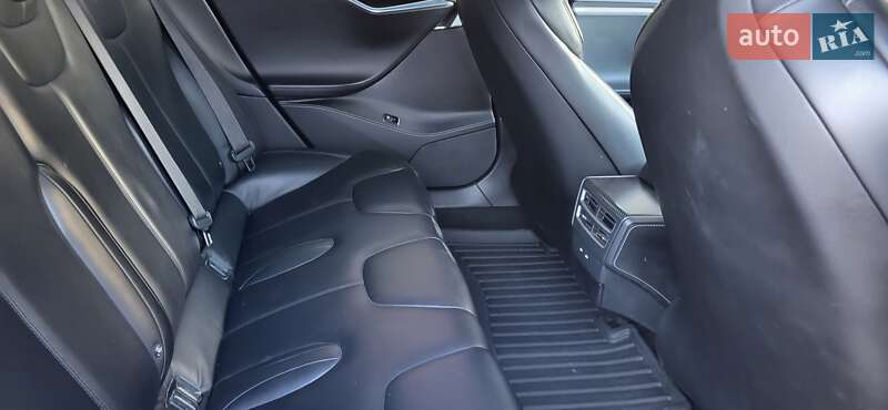 Лифтбек Tesla Model S 2017 в Полтаве