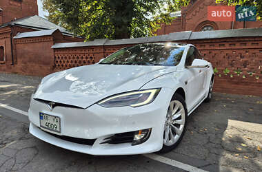 Лифтбек Tesla Model S 2016 в Виннице