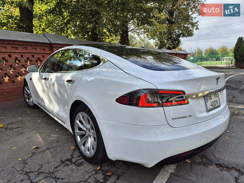 Ліфтбек Tesla Model S 2016 в Вінниці