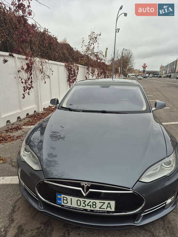 Лифтбек Tesla Model S 2014 в Полтаве
