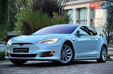 Лифтбек Tesla Model S 2017 в 