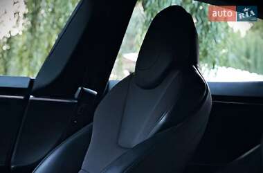 Лифтбек Tesla Model S 2017 в 