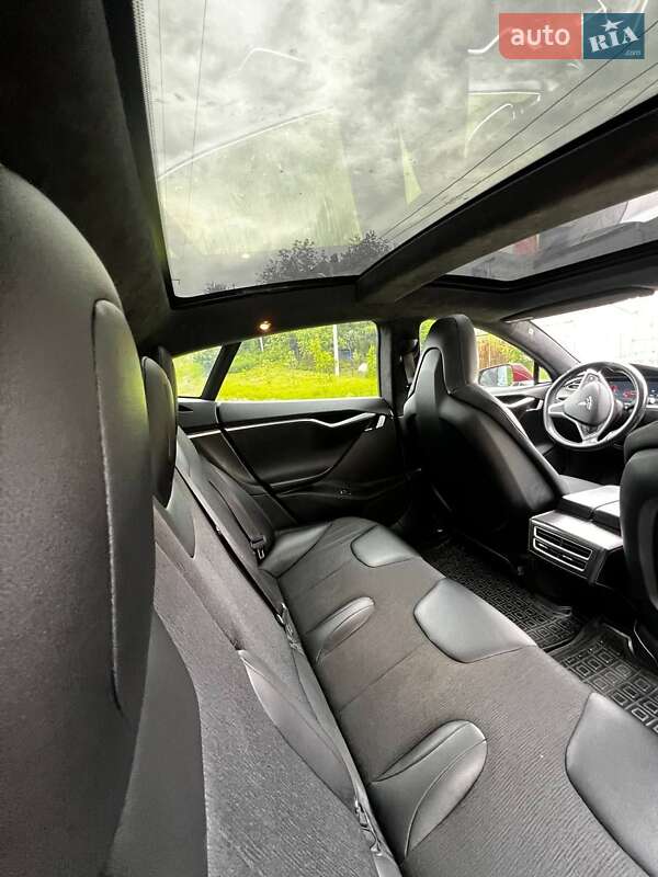 Лифтбек Tesla Model S 2016 в Львове фото 15 Лифтбек Tesla Model S 2016 в Львове