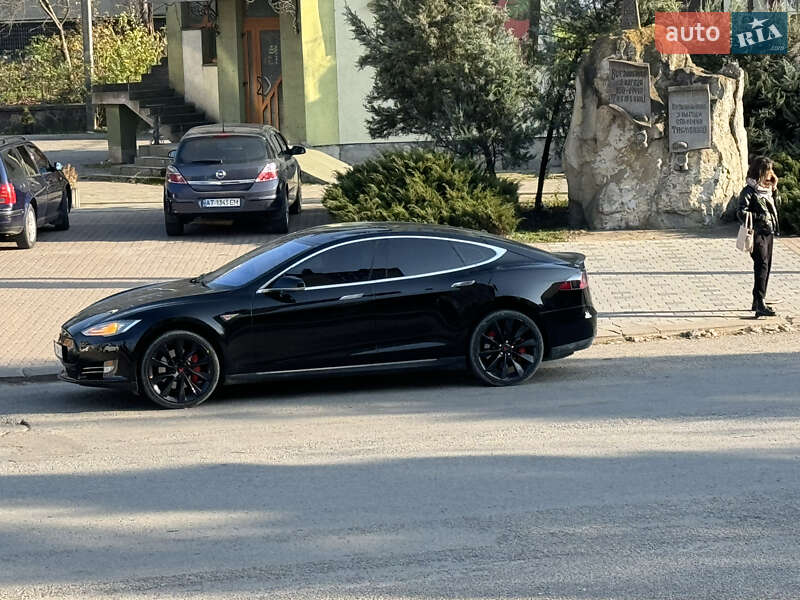 Ліфтбек Tesla Model S 2013 в Івано-Франківську