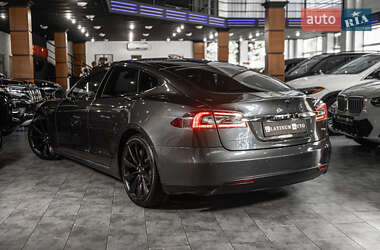 Лифтбек Tesla Model S 2015 в 