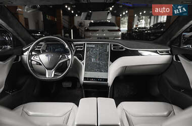 Лифтбек Tesla Model S 2015 в 