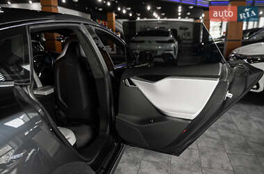 Лифтбек Tesla Model S 2015 в 
