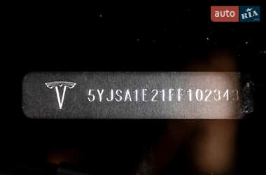 Лифтбек Tesla Model S 2015 в 