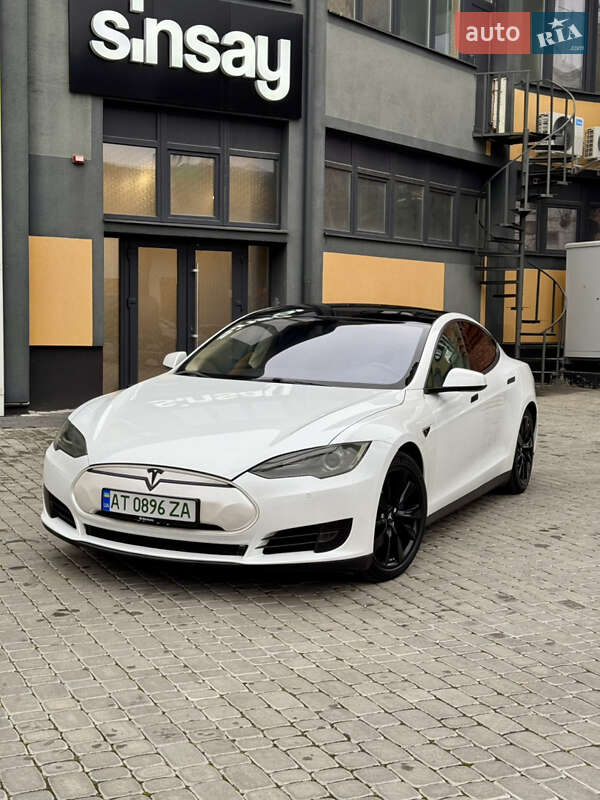 Лифтбек Tesla Model S 2013 в Коломые