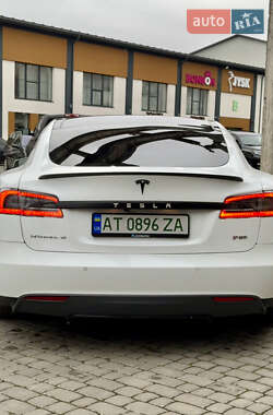 Лифтбек Tesla Model S 2013 в Коломые