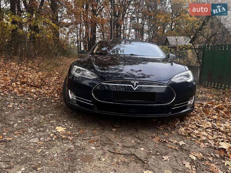 Лифтбек Tesla Model S 2015 в Киеве