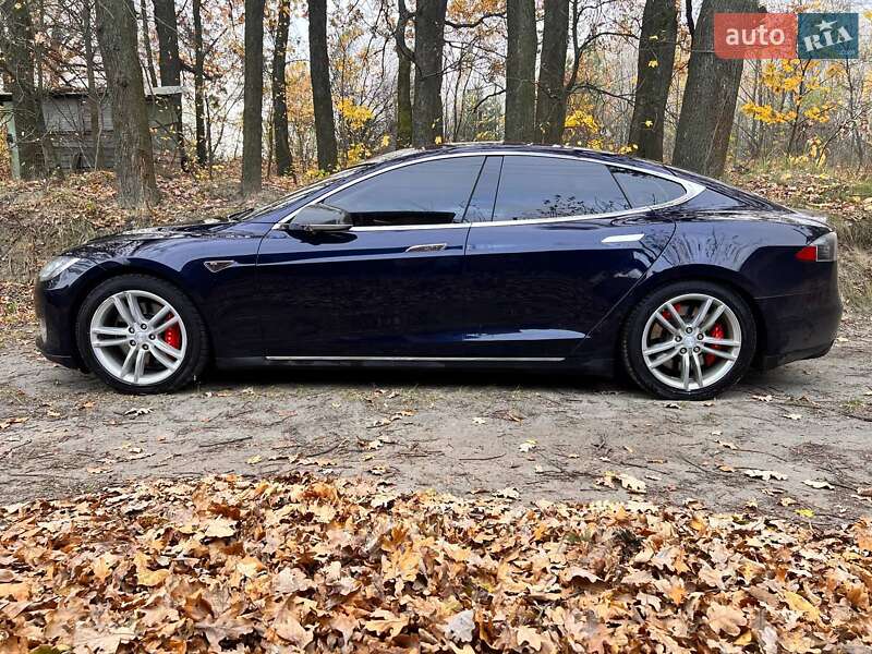 Лифтбек Tesla Model S 2015 в Киеве