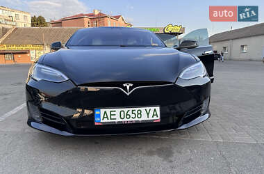 Лифтбек Tesla Model S 2017 в Павлограде