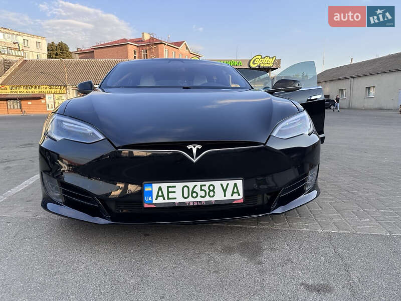 Лифтбек Tesla Model S 2017 в Павлограде