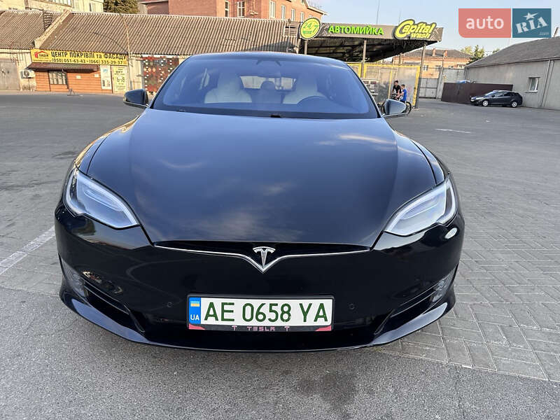 Лифтбек Tesla Model S 2017 в Павлограде