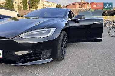 Лифтбек Tesla Model S 2017 в Павлограде