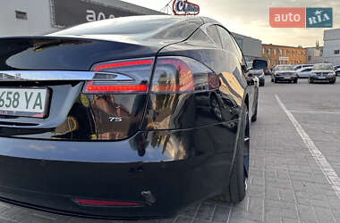Лифтбек Tesla Model S 2017 в Павлограде