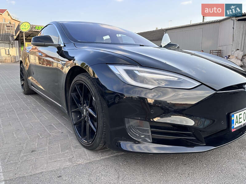 Лифтбек Tesla Model S 2017 в Павлограде
