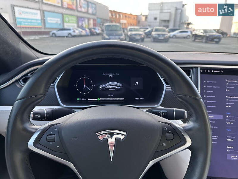 Лифтбек Tesla Model S 2017 в Павлограде