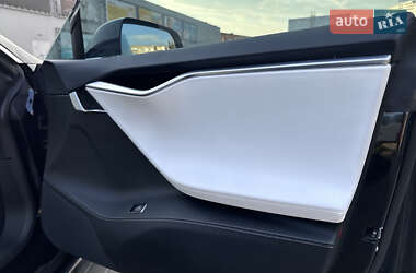 Лифтбек Tesla Model S 2017 в Павлограде