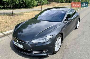 Лифтбек Tesla Model S 2016 в Киеве