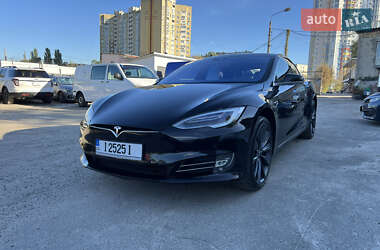 Ліфтбек Tesla Model S 2016 в Києві