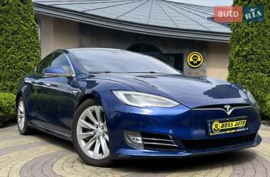 Лифтбек Tesla Model S 2016 в Львове