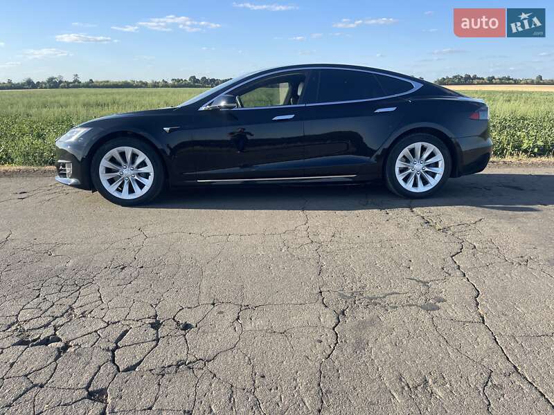 Лифтбек Tesla Model S 2017 в Кропивницком