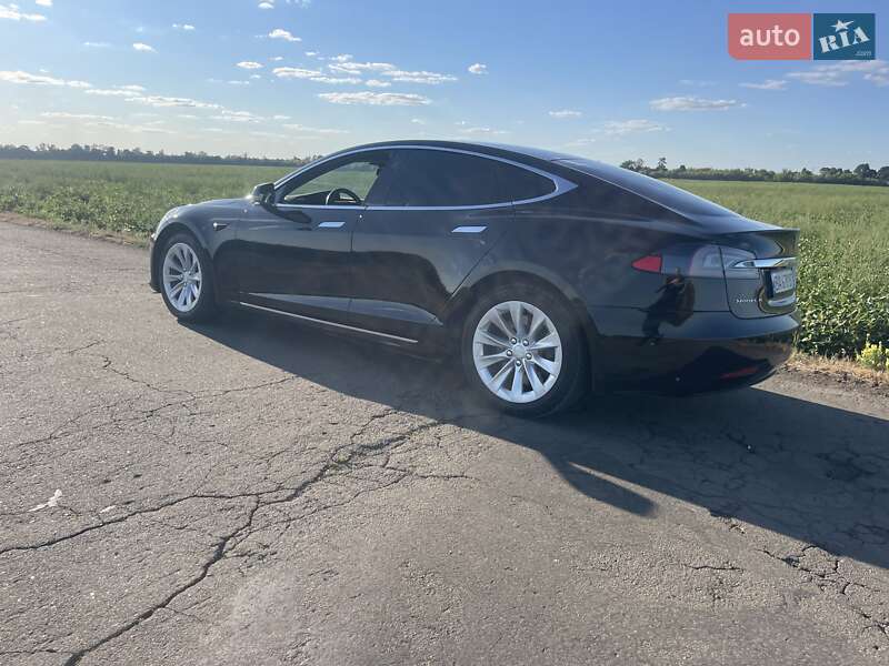 Лифтбек Tesla Model S 2017 в Кропивницком