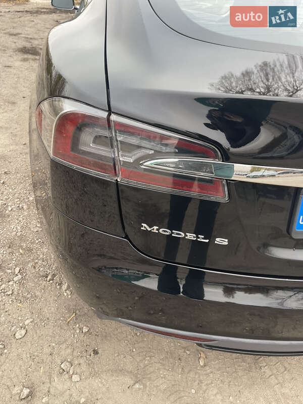 Ліфтбек Tesla Model S 2013 в Києві