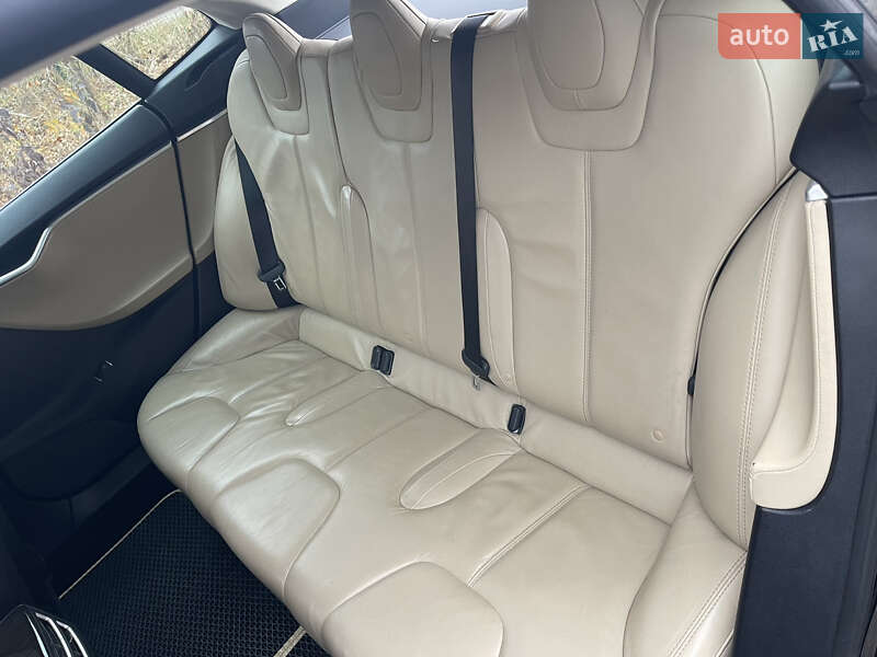 Ліфтбек Tesla Model S 2013 в Києві