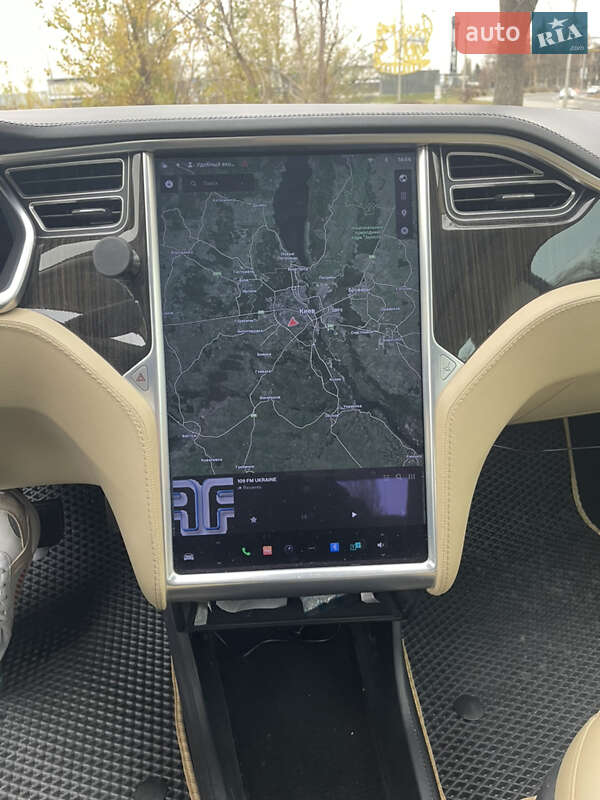 Ліфтбек Tesla Model S 2013 в Києві