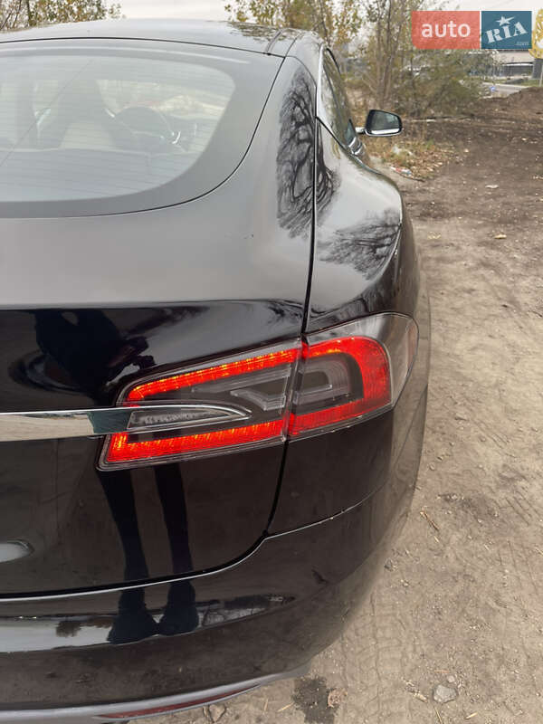 Ліфтбек Tesla Model S 2013 в Києві