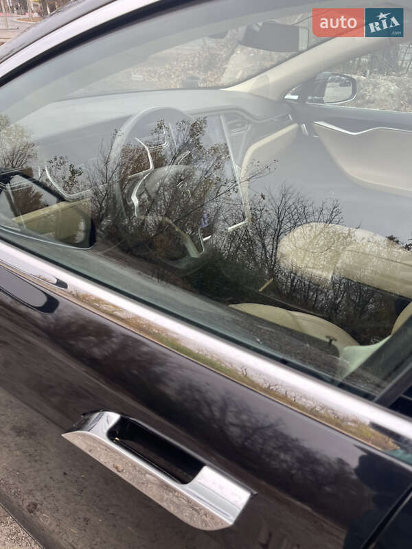 Ліфтбек Tesla Model S 2013 в Києві