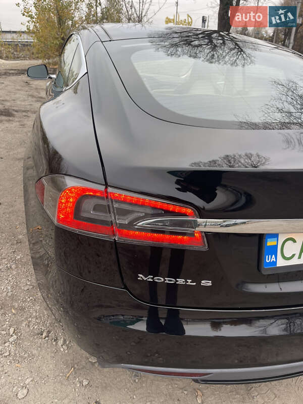 Ліфтбек Tesla Model S 2013 в Києві