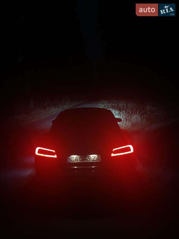 Ліфтбек Tesla Model S 2013 в Києві
