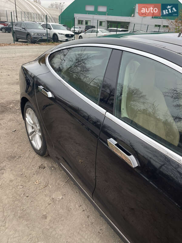 Ліфтбек Tesla Model S 2013 в Києві