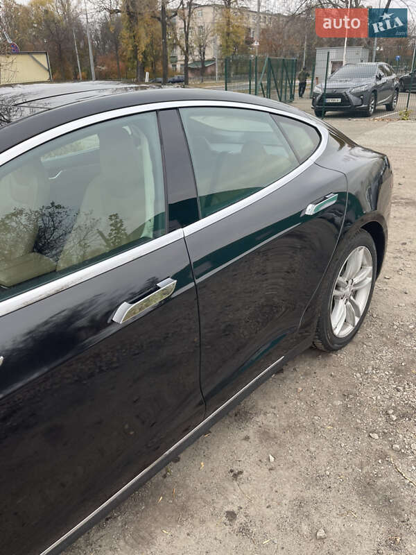 Ліфтбек Tesla Model S 2013 в Києві