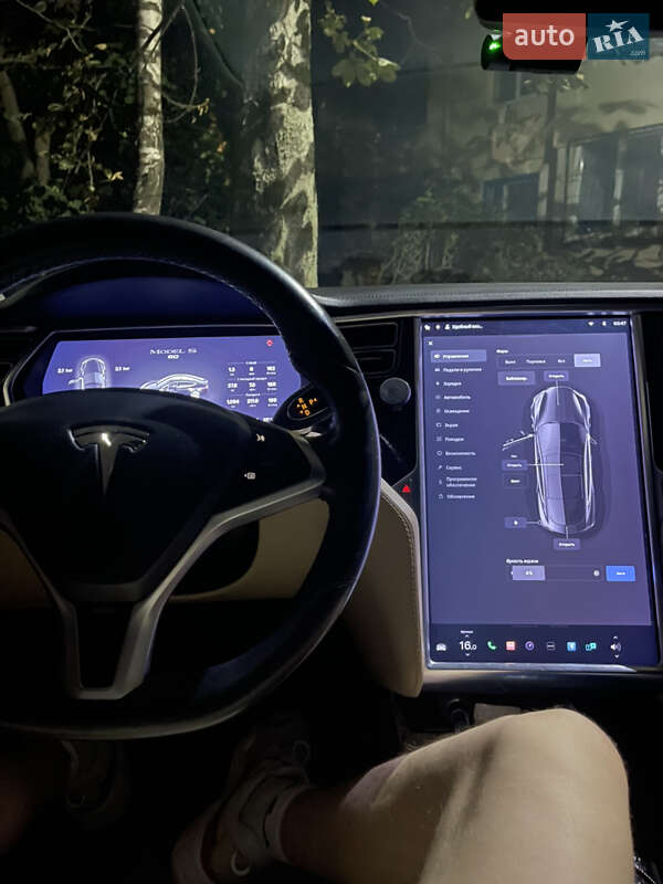 Ліфтбек Tesla Model S 2013 в Києві