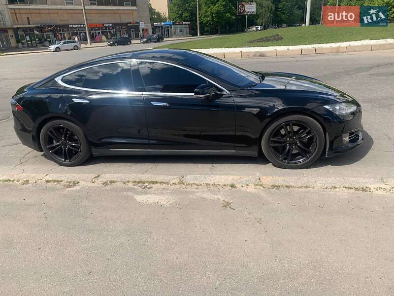 Лифтбек Tesla Model S 2015 в Харькове фото 3 Лифтбек Tesla Model S 2015 в Харькове