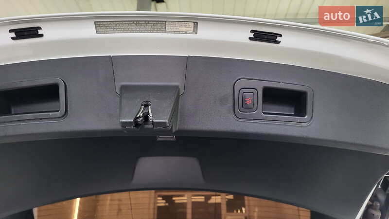 Лифтбек Tesla Model S 2017 в Ивано-Франковске