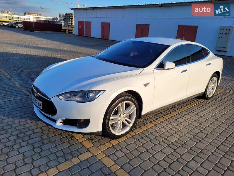 Лифтбек Tesla Model S 2015 в Львове фото 2 Лифтбек Tesla Model S 2015 в Львове