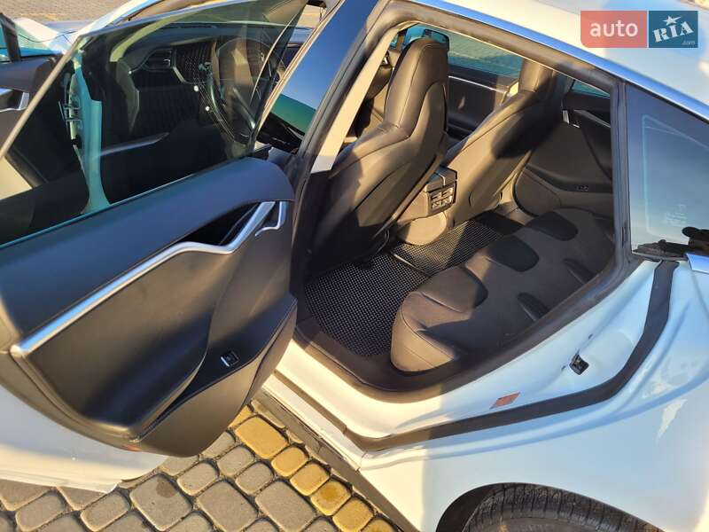 Лифтбек Tesla Model S 2015 в Львове фото 12 Лифтбек Tesla Model S 2015 в Львове