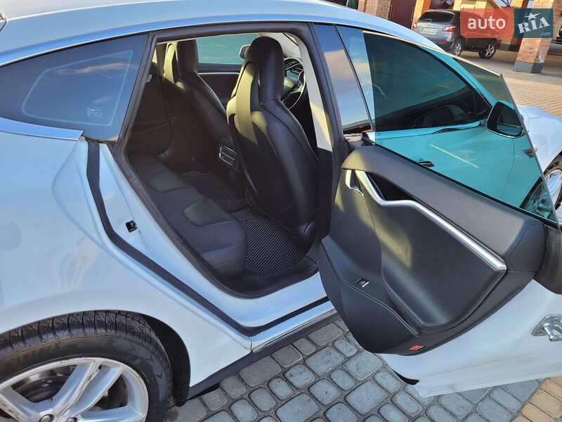 Лифтбек Tesla Model S 2015 в Львове фото 16 Лифтбек Tesla Model S 2015 в Львове