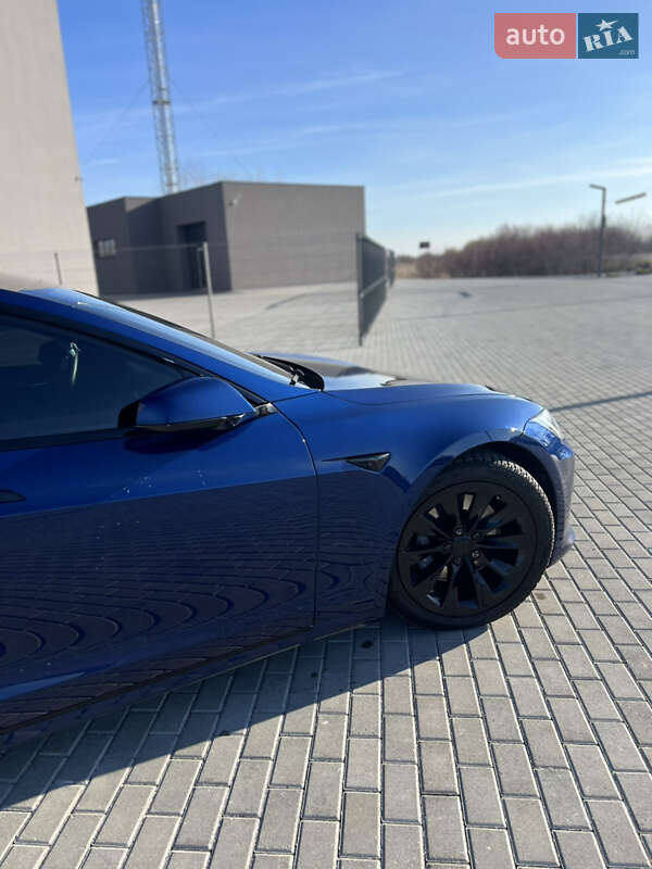 Лифтбек Tesla Model S 2017 в Львове