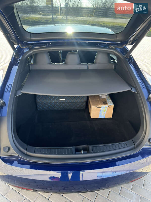 Лифтбек Tesla Model S 2017 в Львове